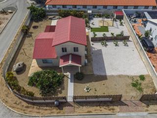 New listing 2 storey villa, Peaceful location. Close to beaches - Palm-Eagle Beach - 4