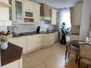 Central Luxury Apartment - Pale - 5