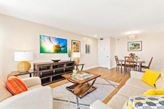 Waikiki Banyan 1BR with Great Ocean Views, Steps to Beach & Parking! - Honolulu - 3