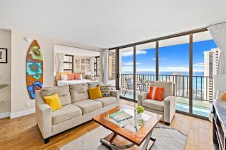 Waikiki Banyan 1BR with Great Ocean Views, Steps to Beach & Parking! - 0