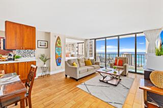 Waikiki Banyan 1BR with Great Ocean Views, Steps to Beach & Parking! - Honolulu - 2