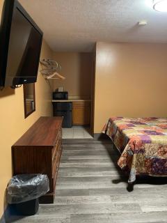 Hoosier Travel Lodge - 1