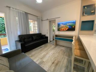 Fabuloso flat 241, Amarílis, Riviera de São Lourenço 3 Piscinas climatizadas SKY 170 canais carregador veiculo eletrico 2 quartos sendo uma suíte internet 500mb Adega, cozinha equipada completa, serviço de praia fim de semana limpeza trocas de toalhas, - Riviera de São Lourenço - 4