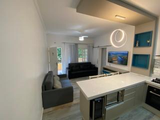 Fabuloso flat 241, Amarílis, Riviera de São Lourenço 3 Piscinas climatizadas carregador veiculo eletrico 2 quartos sendo uma suíte internet 500mb Adega, cozinha equipada completa, serviço de praia fim de semana limpeza trocas de toalhas, - 4