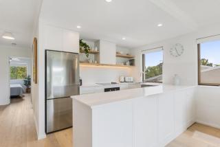 St Tropez 7, Stylish Apartment on the Noosa Waterfront, River Views - Noosa Heads - 6