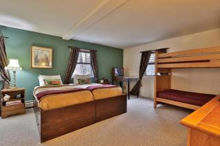 The Tanglewood Lodge- Amazing Ski Home for Groups, Hot Tub, Close to Killington Resort! home - 3