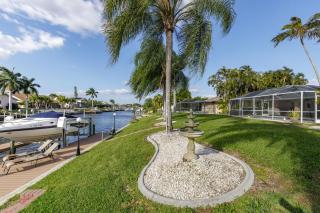 Gulf Access, Sleeps 14 - Calusa Paradise - Cape Coral - 3