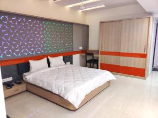 The Grand Takshak Hotel - 4