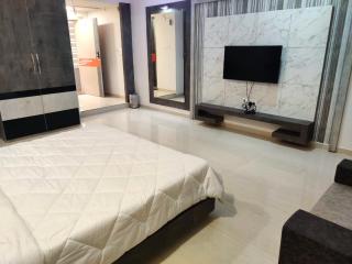 The Grand Takshak Hotel - 2