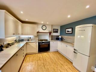 Elegant & spacious farmhouse with wonderful views - 1