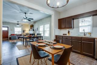 Chic Lawton Home, 5 Mins to Fort Sill! - Lawton - 1