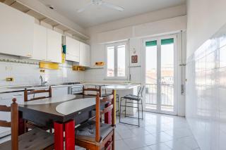 Viareggio Roomy Apartment with Balconies - Viareggio - 8