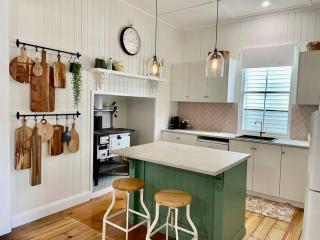 Gorgeous Arthouse Queenslander In Ipswich - Bundamba - 4