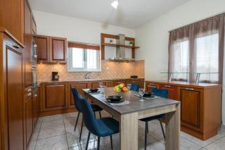 Ifigeneia's Lavish Escape with Private Hot Tub - 7