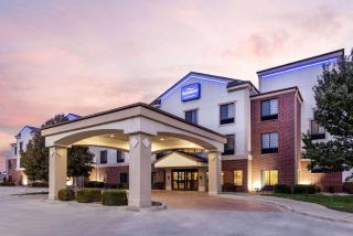 Baymont by Wyndham Pratt - Pratt - 9