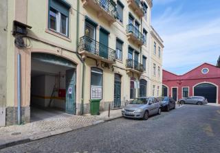 Bright Apt w Balcony, AC, Parking, By TimeCooler - Lisboa - 9