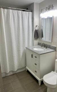 Lincoln Park Apartment with Backyard! - 7
