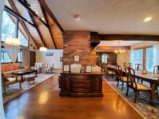 Walk to Pool & Beach - Spacious Gateway, Hot tub, Game room - 8