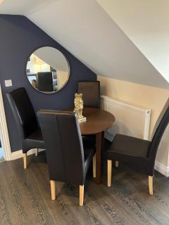 THE MOUNTAIN VIEW SUITE - 2 minute walk to the lovely beach front promernade of llandudno - 1