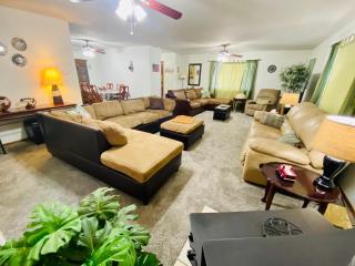Family friendly, 3 bedroom house, with king bed for up to 15 - BBQ - Internet - jet tub - Auburn - 0