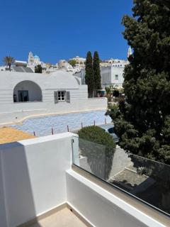 Thealos Santorini ( close to square) - Pyrgos - 6