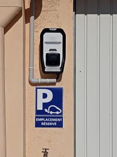 Une pause quelque part avec recharge pour voiture électrique - Saint-Médard-de-Guizières - 8