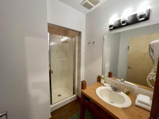 Great Condo In Excellent Location - Waterfront Building - Seaside - 5