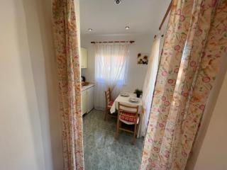 Biljana Ivanisevic Apartments - Jelsa - 4
