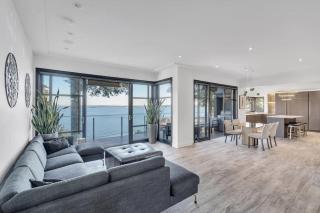 The Sunset Lane Waterfront Home - West Vancouver - 0