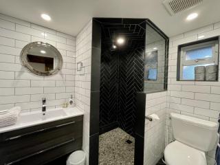 Waterfront Hot Tub Firepit King Bed - 6H - Ucluelet - 8