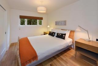 Serene Riverfront Cottage In Healdsburg Views Kayaks 1 5 Mile To Downtown - 7