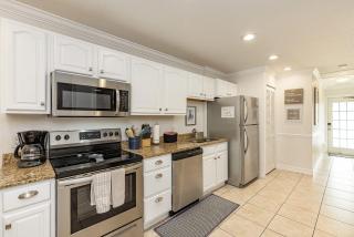 Heat of Siesta Village Walk to Beach w heated Pool - Siesta Key - 4