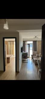 Nino's Sunny Apartment - 8