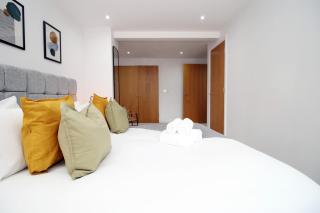 No 1 Under the Clock by SSW - 1BR, right in the City Centre, Sleeps 4 - Cardiff - 4