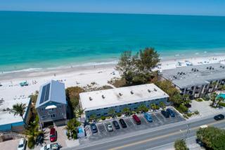 Pet-Friendly And Really Close To Beach! - Bradenton Beach - 3