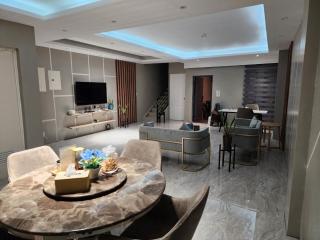 Spacious 5-bedroom, 4-bath townhouse in Legazpi City - Legazpi - 5