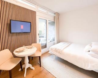 Bright Tiny Studio - Shared Pool & Sauna - Free Parking - Air condition - Muralto - 0
