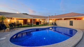 Top of the Town Motel & Apartments - 6