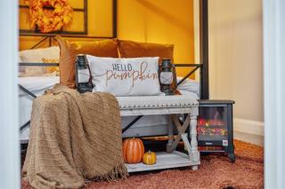 *The 4Seasons:Themed Retreat w/Hot Tub-Pool Table* - Decatur - 7