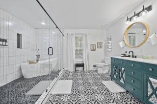 *The 4Seasons:Themed Retreat w/Hot Tub-Pool Table* - Decatur - 2