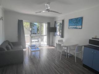 Cocos Holiday Apartments - Trinity Beach - 9