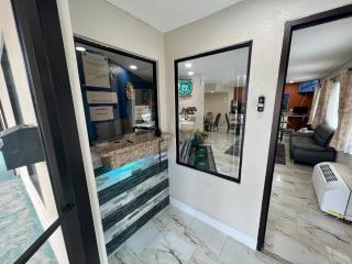 Key West Inn - Roanoke - 3