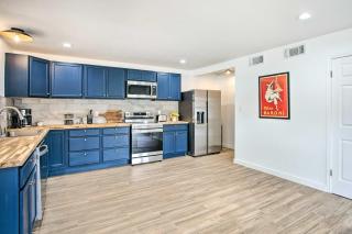 Spacious Lakefront Home with Fire Pit and Fun Barn! - Coffee City - 3
