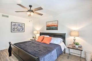 Spacious Lakefront Home with Fire Pit and Fun Barn! - Coffee City - 1