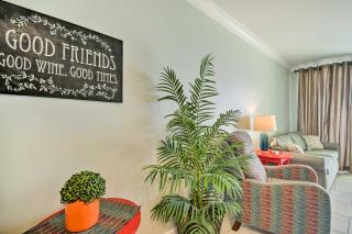 Gulf Shores Condo with Pool View Walk to Beach! - Gulf Shores - 4