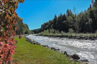 NEW: Steps from White River near Mount Rainier National Park - Greenwater - 1