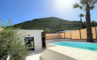 RUSTIC HILL Private Pool Rooms - 4