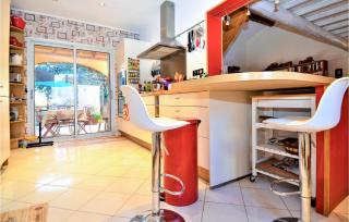 Gorgeous Home In Eyragues - 6