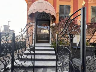 WELCOME RIVIERA - AL CASTELLO-VISTA MARE -ROMANTICO e CENTRALE a 20 METRI DAL MARE-toll parking at 20 euro per day to be booked in advance -subject to availability - 7