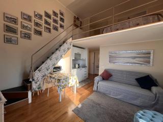 WELCOME RIVIERA - AL CASTELLO-VISTA MARE -ROMANTICO e CENTRALE a 20 METRI DAL MARE-toll parking at 20 euro per day to be booked in advance -subject to availability - 0